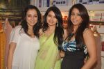 Madhurima Nigam, Bhagyashree, Krishika Lulla at the launch of Bhagyashree_s store in Juhu, Mumbai on 25th April 2012 (36).JPG